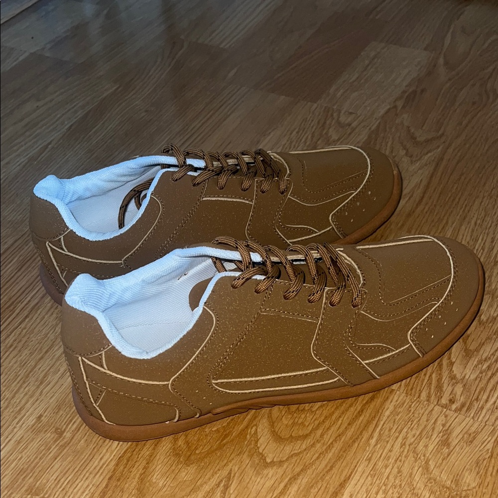 Woman’s Brown Retro Sneakers